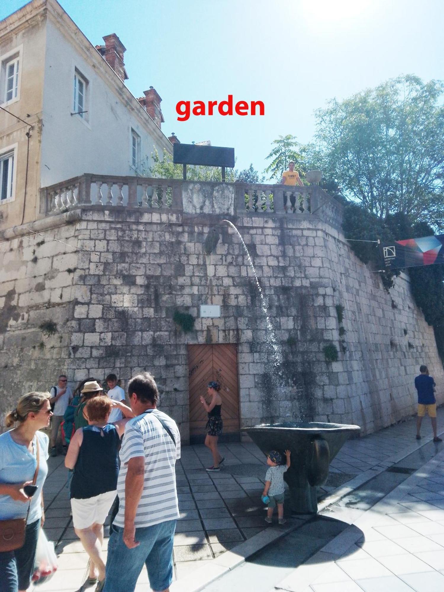 Ferienwohnung Garden In The Center Split Exterior foto