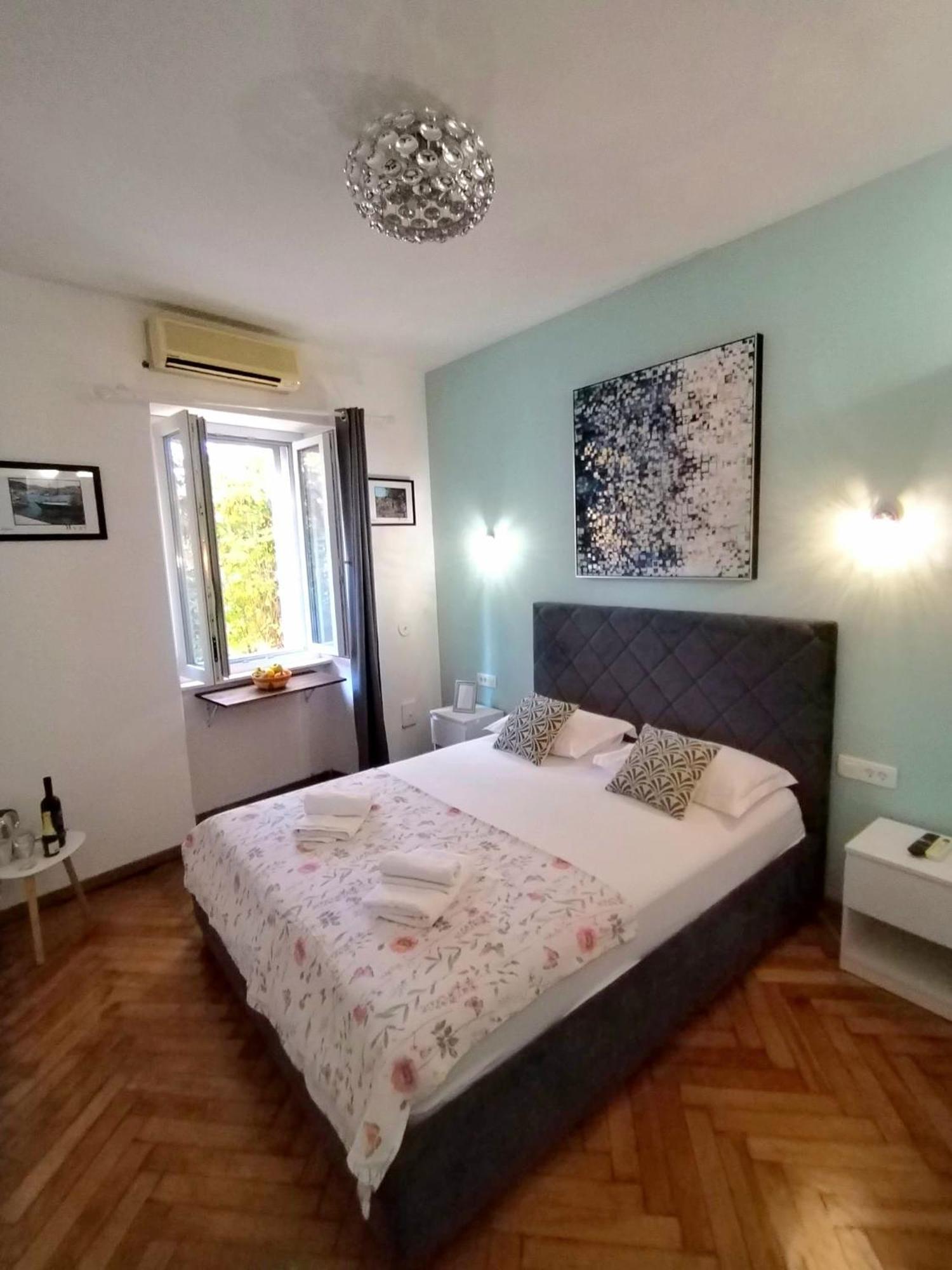 Ferienwohnung Garden In The Center Split Exterior foto