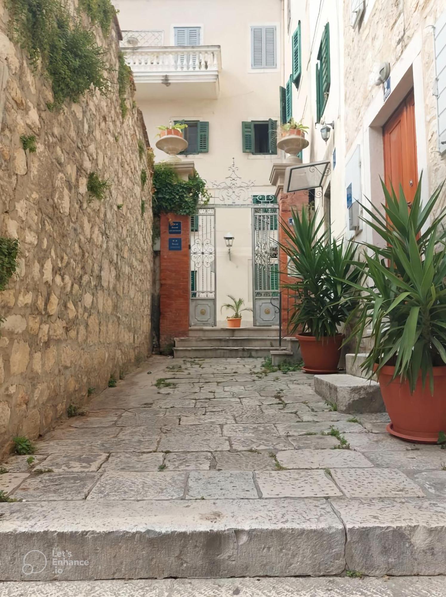 Ferienwohnung Garden In The Center Split Exterior foto